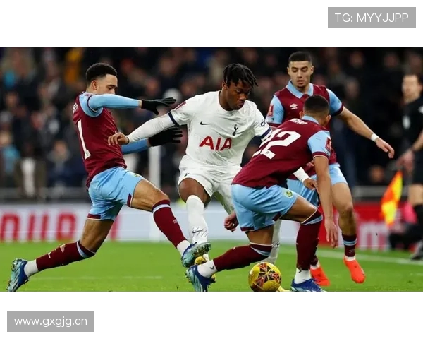 热刺狼队激战1-1 圣地亚哥破门帕利尼亚绝平成焦点 热刺狼队激战1-1 圣地亚哥破门帕利尼亚绝平成焦点